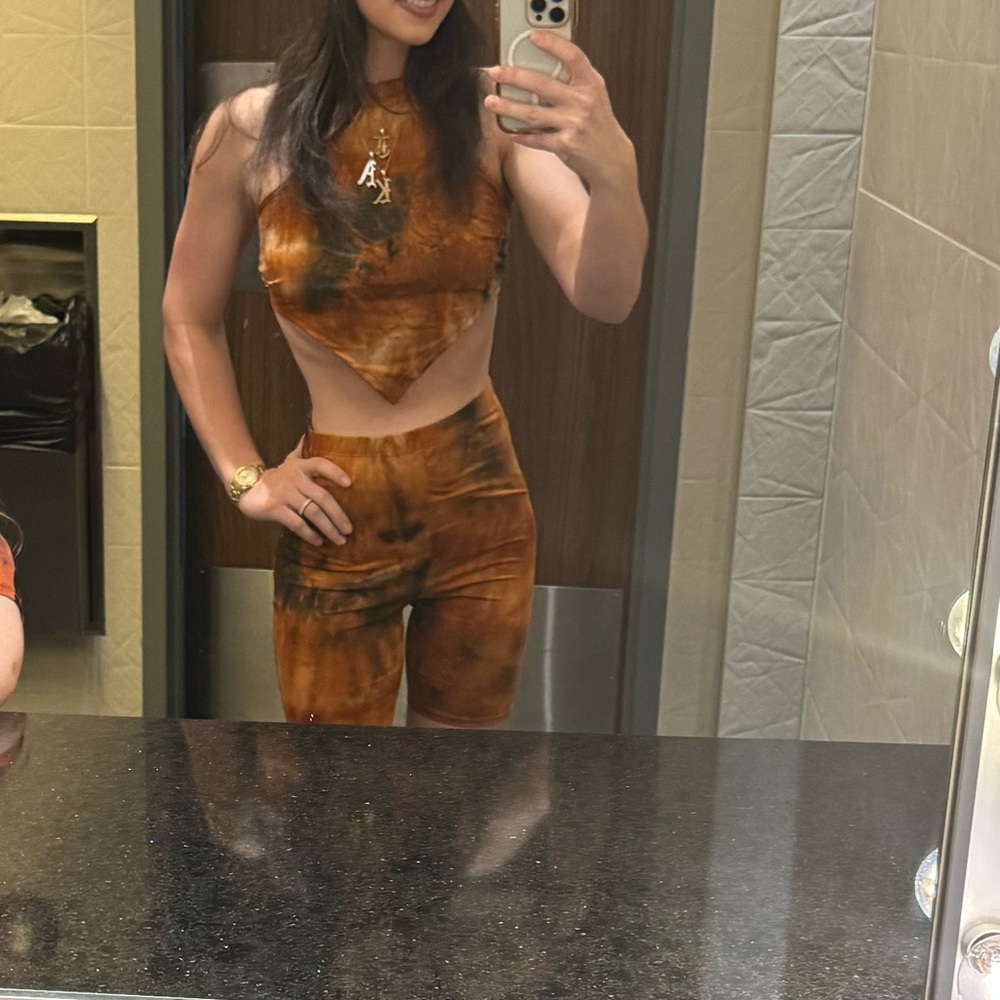 FASHION NOVA TO DYE FOR BIKER SHORT SET TIE DYE RUST BLEEDING COLORS